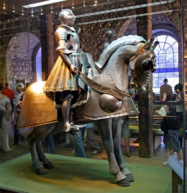 Henry-VIIIs-jousting-armour-from-the-early-years-of-his-reign.-He-is-wearing-this-or-similar-at-the-joust-celebrating-the-birth-of-his-short-lived-son-Henry-Duke-of-Cornwall