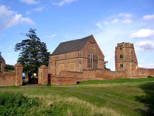 Remains-of-Bradgate-House-Leicestershire-home-of-the-Grey-family