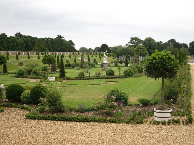 Restoration-of-the-Privy-Garden-of-William-III-Mary-II-at-Hampton-Court-Palace-©-Tudor-Times-2015