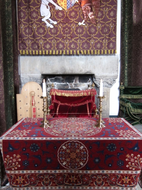 Reconstruction-of-the-Royal-Apartments-–-Marie-of-Guise’s-chair-and-arms-–-note-the-green-velvet.-©-Tudor-Times-Ltd-2015