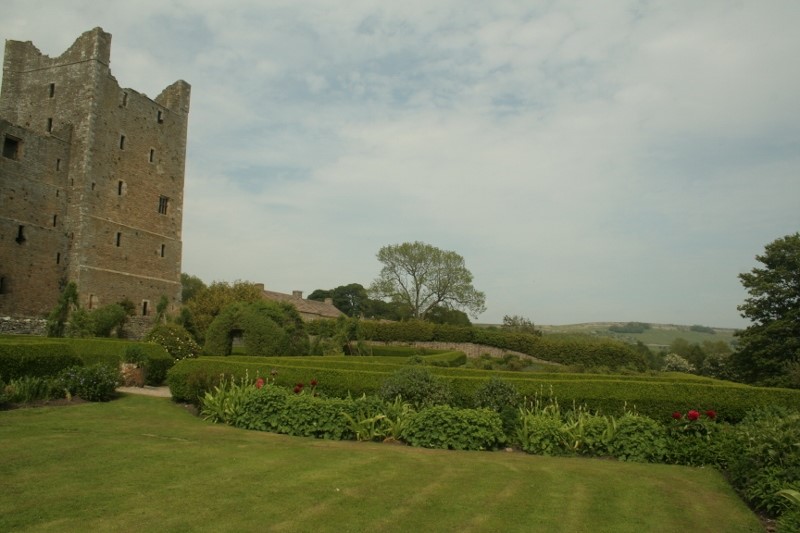 Bowling-lawn-and-herbaceous-border-at-Bolton-Castle-©-Tudor-Times-2015