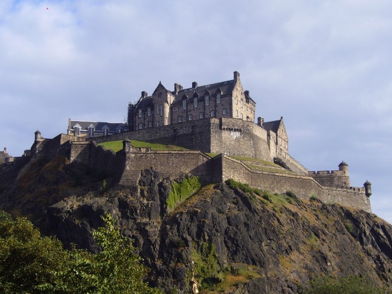 Edinburgh-Castle-©-Tudor-Times-2015