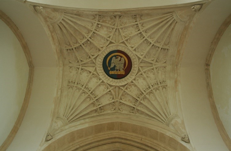 Fan-vaulting-c.-1529-with-Falcon-and-Fetterlock-of-York