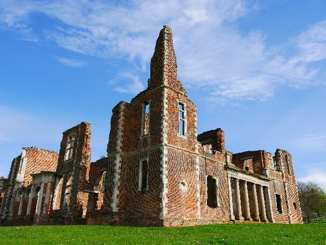 Houghton-House-from-the-north-west-northern-loggia-to-the-left-and-western-colonnade-to-right.-©-Tudor-Times-Ltd.-2016