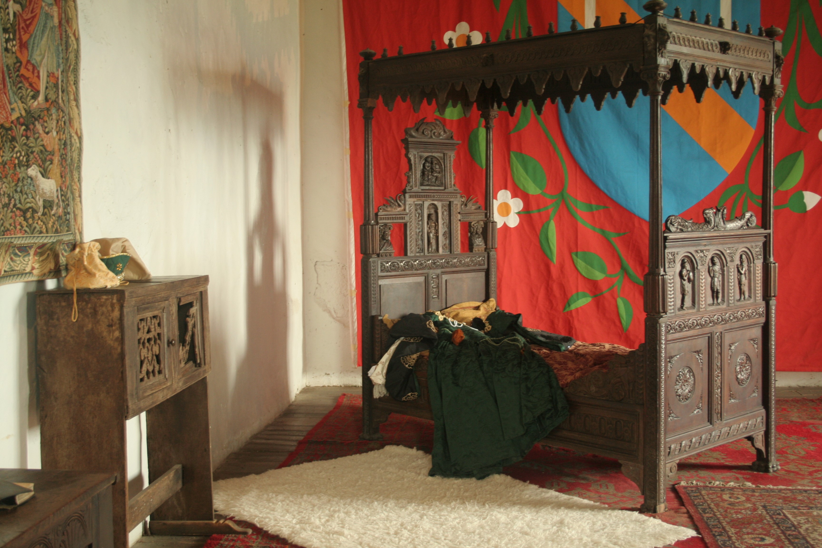 Lady-Scrope’s-bedchamber-©-Tudor-Times-2015