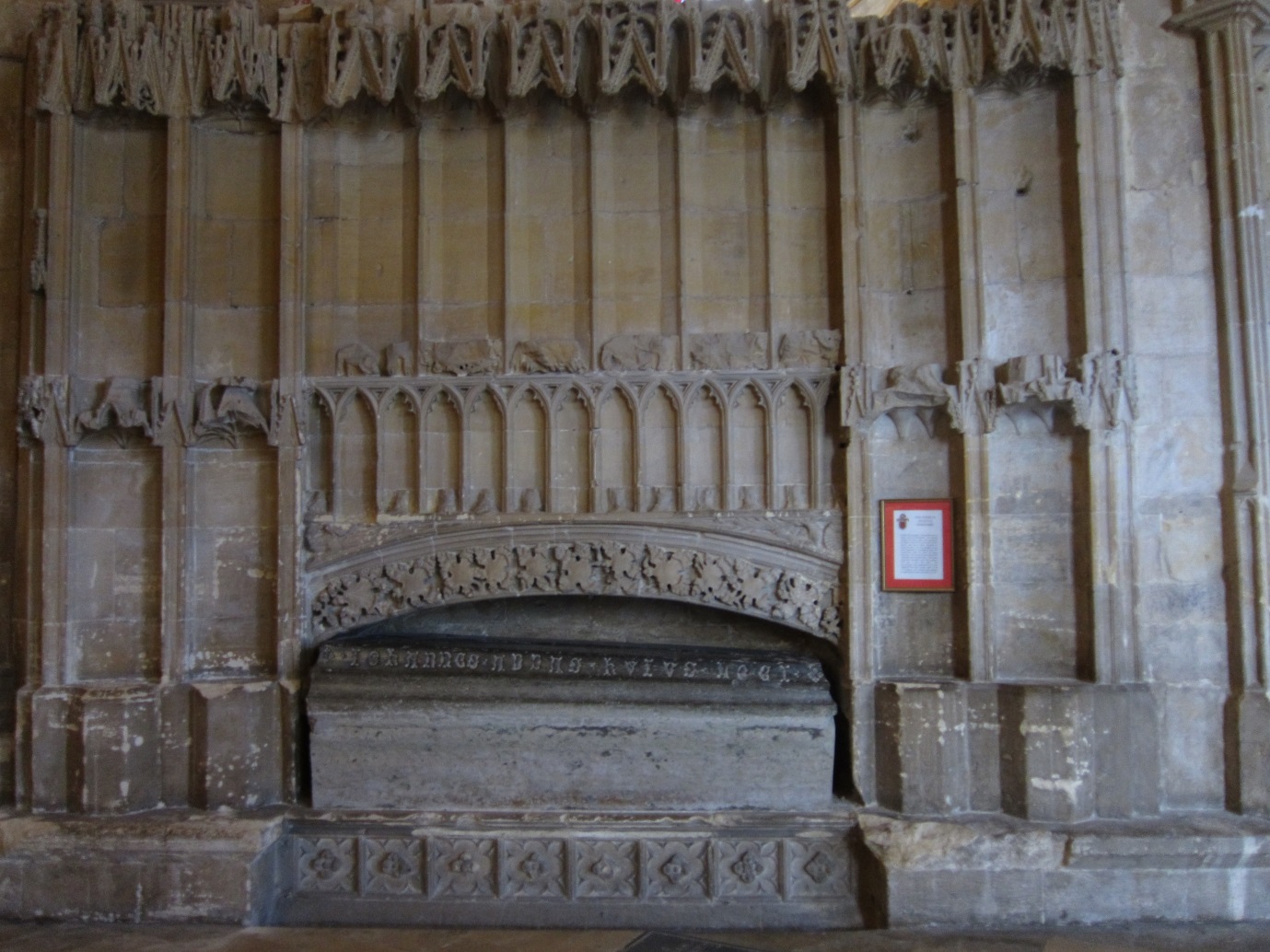 The-Chantry-of-Hugh-le-Despenser-the-coffin-is-of-a-later-Abbot-©-Tudor-Times-2015