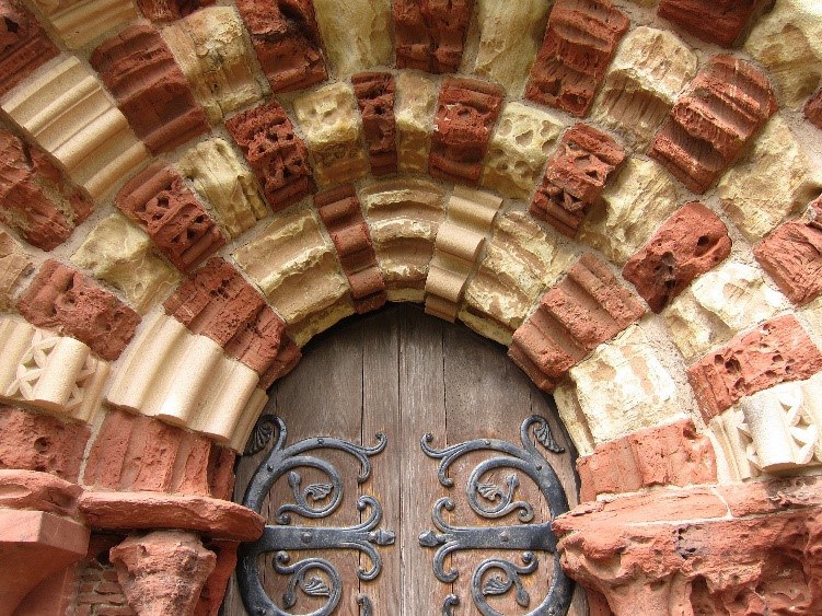 The West Door St Magnus Cathedral Showing The Contrasting Sandstones © Tudor Times Ltd