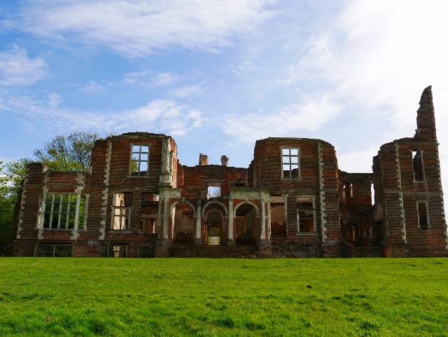 The-north-façade-of-Houghton-House-©-Tudor-Times-Ltd.-2016
